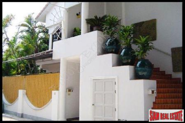 Beautiful Remodelled 6 Bedroom House With 2 Private Jacuzzi's  Jomtien-1