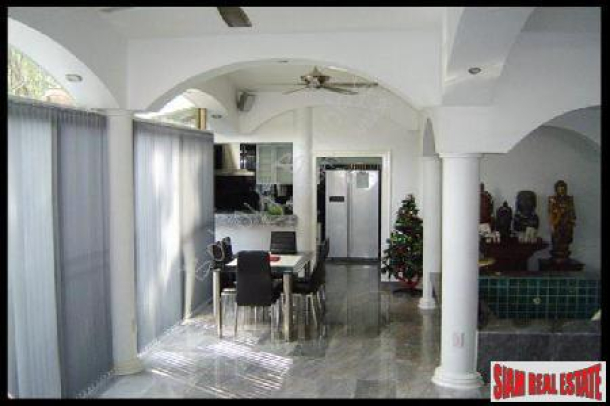Beautiful Remodelled 6 Bedroom House With 2 Private Jacuzzi's  Jomtien-5