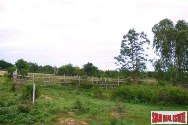 Land with mountain view for sale close to Hua Hin Town Center.-4