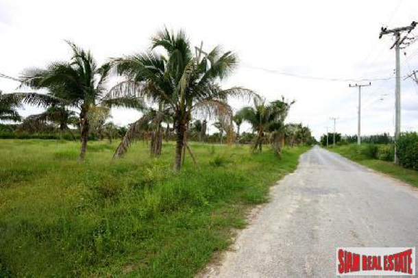 Land with mountain view for sale close to Hua Hin Town Center.-5