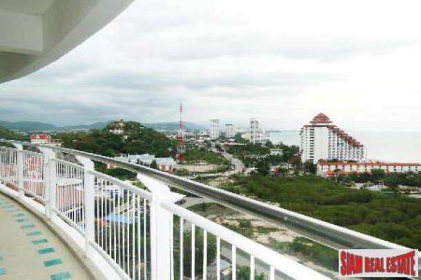 3 bedrooms condominium only few steps from the beach for Sale-1