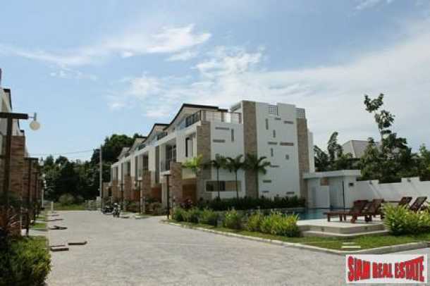 Three-Bedroom Townhomes with Jacuzzi Roof Terraces in Rawai-14