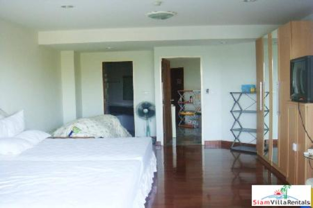2 bedrooms condominium only few step from the beach for rent-5