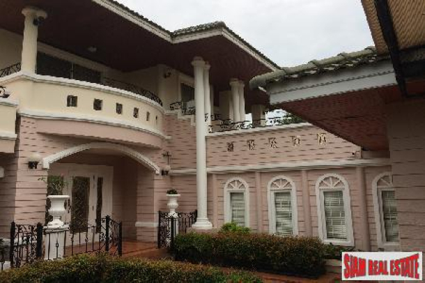 Large Executive house 4 bedroom 5 bathroom with pool in Bangna-1