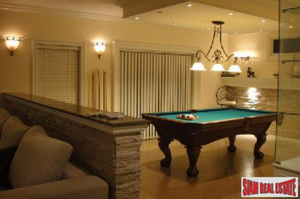 Large Executive house 4 bedroom 5 bathroom with pool in Bangna-13
