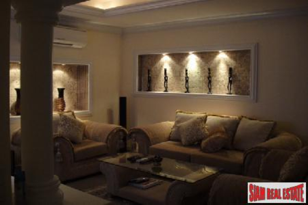 Large Executive house 4 bedroom 5 bathroom with pool in Bangna-6