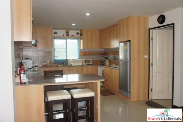 3 bedrooms condominium only few steps from the beach for rent-16