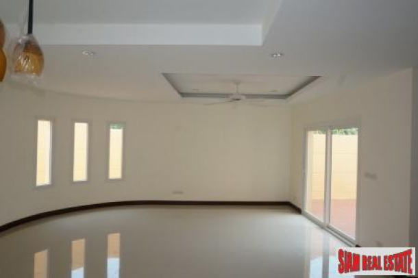 New, Three Bedroom House with Pool in East Pattaya-5