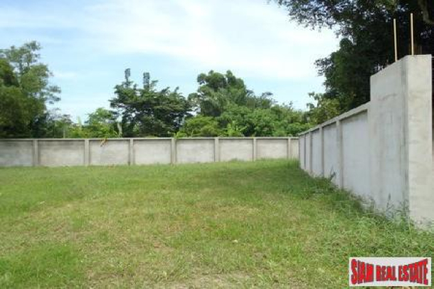 3 bedrooms condominium only few steps from the beach for rent-10