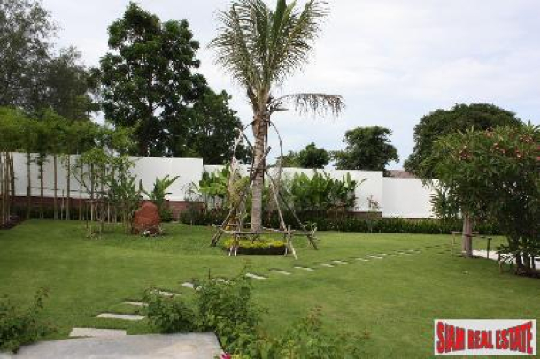 Modern Five Bedroom House with Private Swimming Pool and Large Garden for Sale-11