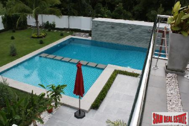 Modern Five Bedroom House with Private Swimming Pool and Large Garden for Sale-6