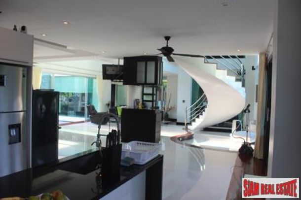 Beautiful Contemporary House with a Large Garden and Swimming Pool in Rawai-7