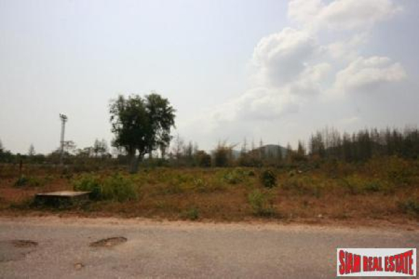 A plot of land for sale close to Hua Hin town center.-3