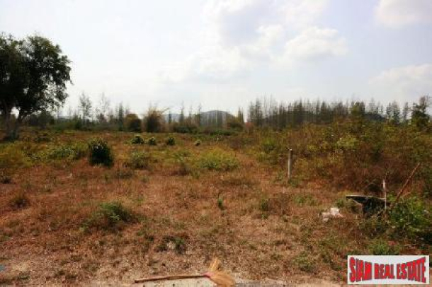 A plot of land for sale close to Hua Hin town center.-4