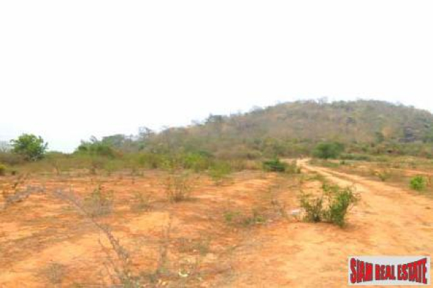 A plot of land for sale close to Hua Hin town center.-4
