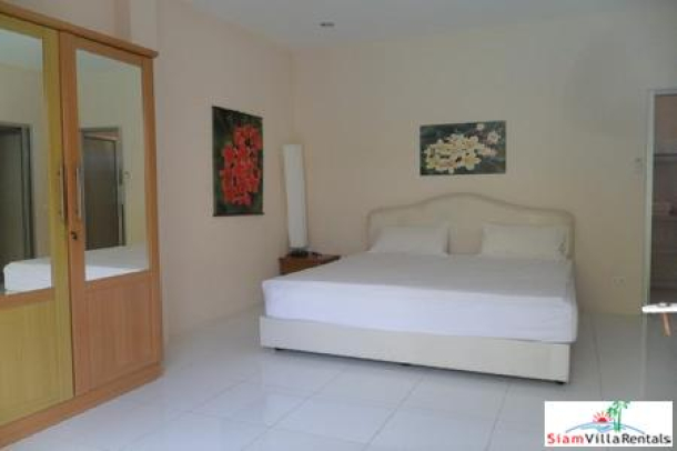 3 Bedroom 3 Bathroom Apartments Available For Holiday Rental In The Pratumnak Area Of South Pattaya-11
