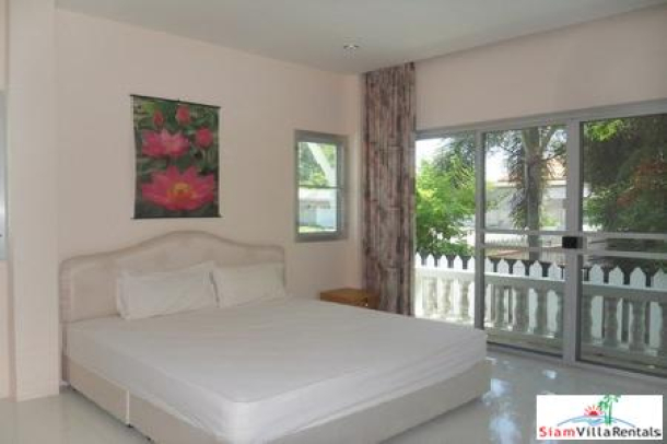 3 Bedroom 3 Bathroom Apartments Available For Holiday Rental In The Pratumnak Area Of South Pattaya-13