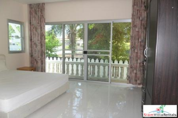 3 Bedroom 3 Bathroom Apartments Available For Holiday Rental In The Pratumnak Area Of South Pattaya-14