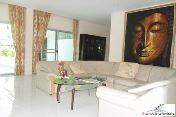 3 Bedroom 3 Bathroom Apartments Available For Holiday Rental In The Pratumnak Area Of South Pattaya-7