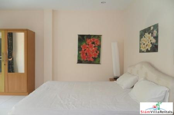 3 Bedroom 3 Bathroom Apartments Available For Holiday Rental In The Pratumnak Area Of South Pattaya-8