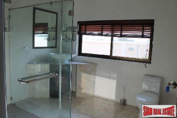 A three bedroom house for sale in a small development only a few mins drive from Hua Hin town.-6