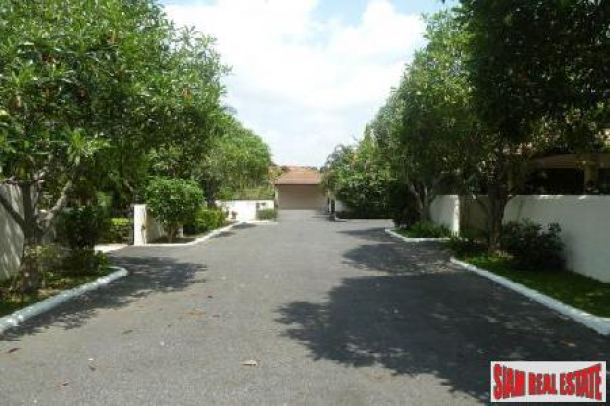 5 Bedroom House With Private Swimming Pool - East Pattaya-4