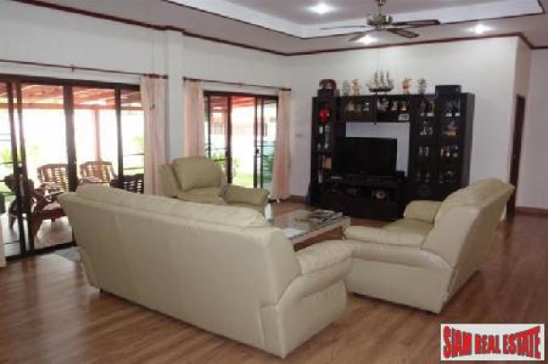 3 Bedroom House In A Beautiful Part Of This Magnificent Country - Na Jomtien-3