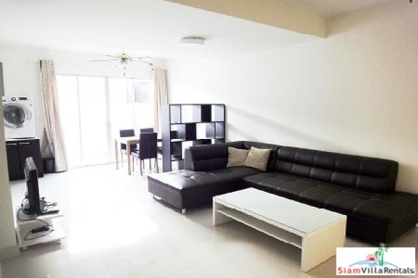 Town House in a Compound for Rent near BTS Bearing.-2