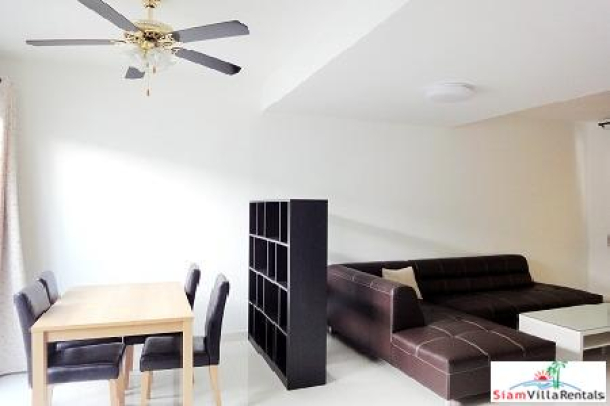 Town House in a Compound for Rent near BTS Bearing.-3