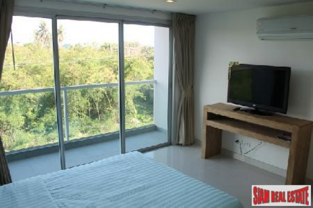 Excellent Cut-Price Condo Available In The Highly Desirable Wong Amat Area of North Pattaya-2