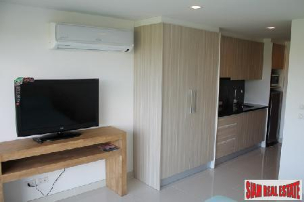 Excellent Cut-Price Condo Available In The Highly Desirable Wong Amat Area of North Pattaya-3