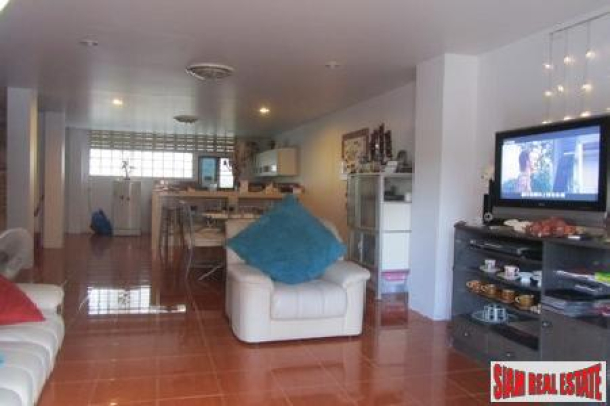 4 Bedroom Waterfront Property Within A High Class Development - Na Jomtien-8