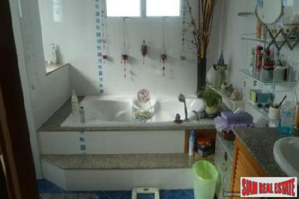 4 Bedroom House Located In The Popular Area Of East Pattaya-6