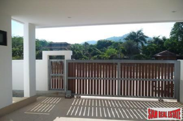 Modern Tropical Three-Bedroom Villa in Rawai-17