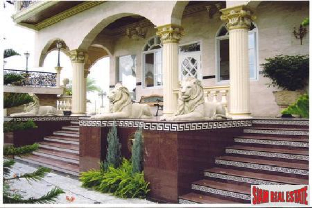 Contemporary European style castle with 6 Bedrooms - Pattaya-14