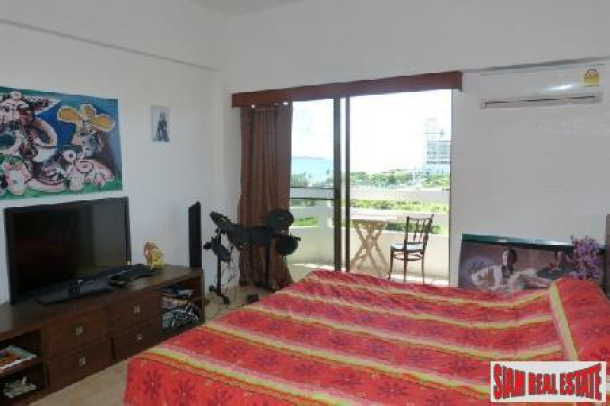 Three Bedroomed Apartment Overlooking The Beach - Jomtien-9
