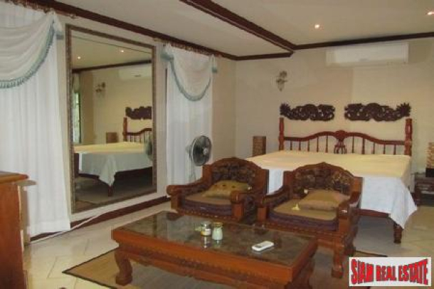 Contemporary-Thai, Three-Bedroom Luxury Villa in Chalong-17