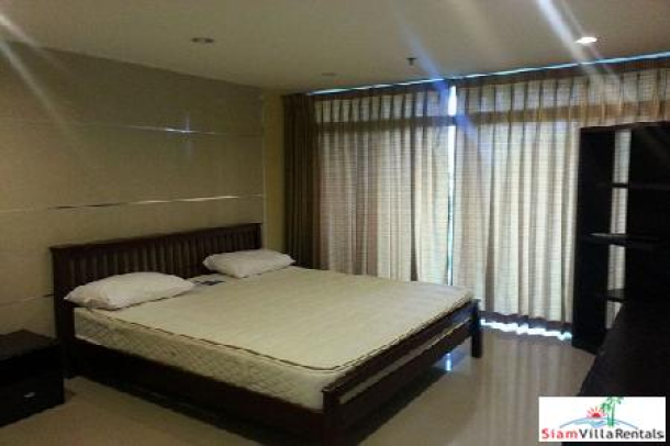 Two bedroom luxury in Sukhumvit 39 at a very affordable price.-3
