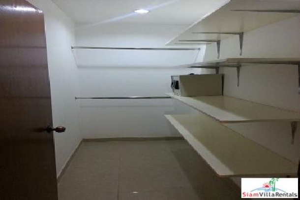 Two bedroom luxury in Sukhumvit 39 at a very affordable price.-8