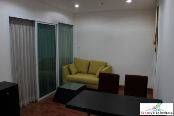 Newly Decorated, Fully Furnished 1 Bedroom Apartment on Ramkamhaeng-4