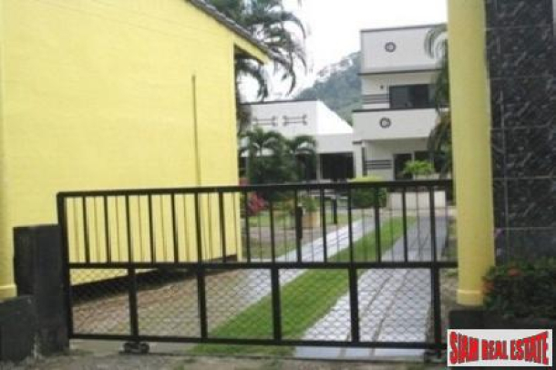 Rental Opportunity in Thalang: Main House, 3 x 2 Apartments, and 2 offices-5