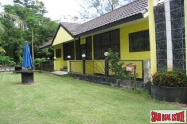 Rental Opportunity in Thalang: Main House, 3 x 2 Apartments, and 2 offices-9