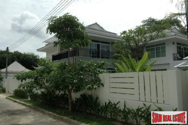 Two Level Penthouse Apartment In Ideal Location With Great Views - North Pattaya-11