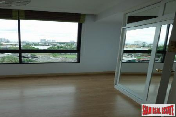 Two Bedroom Riverside Condo with View in Charoenkrung-11