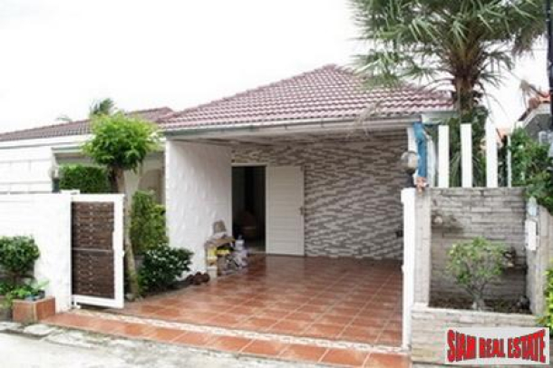 Quality Three-Bedroom Pool Villa in Central Cha-Am-2