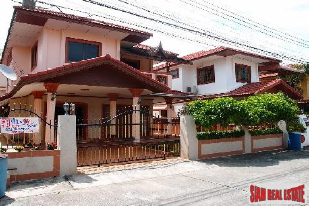 4 Bedroom 3 Bathroom Villa For Sale - Pattaya-1
