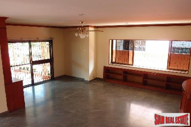 Large 3 Bedroom Condominium Available For Sale - Pratumnak-17