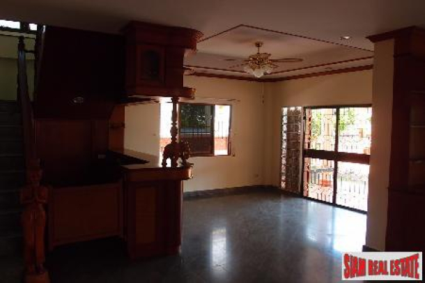 Large 3 Bedroom Condominium Available For Sale - Pratumnak-18