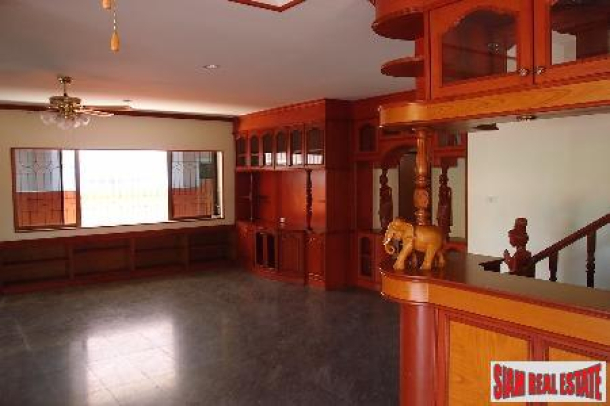 4 Bedroom 3 Bathroom Villa For Sale - Pattaya-7