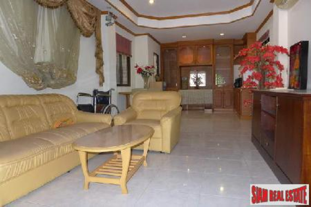 New 5 Bedroom House With Additional Guest House - East Pattaya-7
